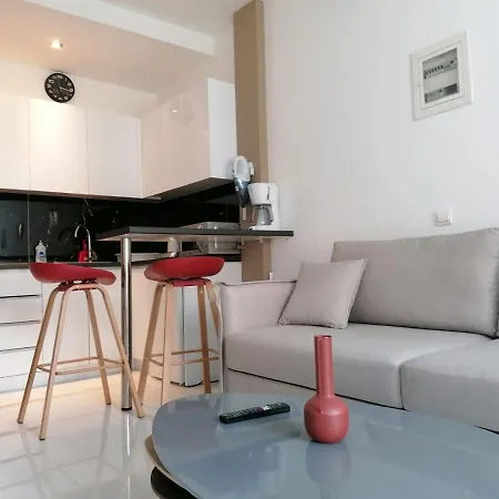 Syntagma Nest