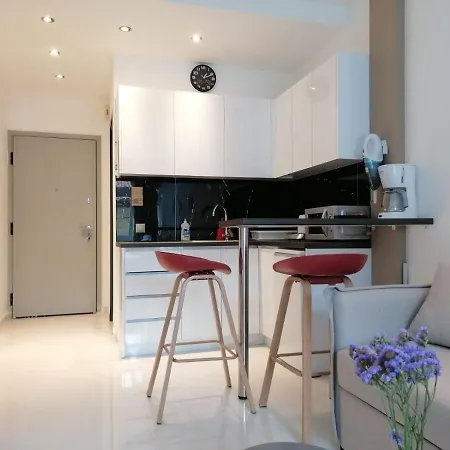 Syntagma Nest *