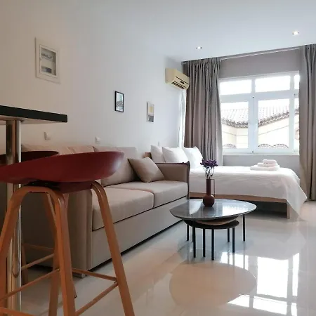 Syntagma Nest